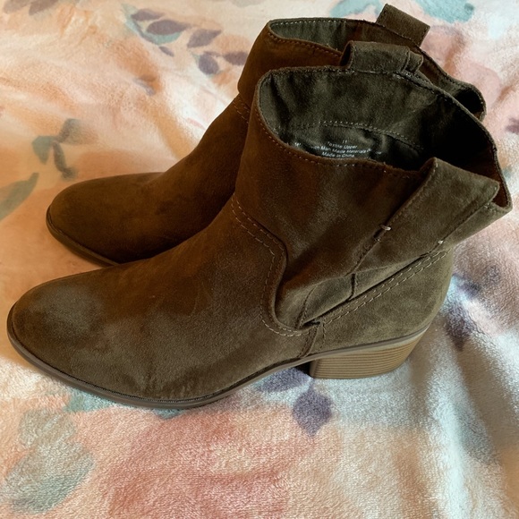 Merona Green Ankle Booties size 11 - Picture 2 of 8